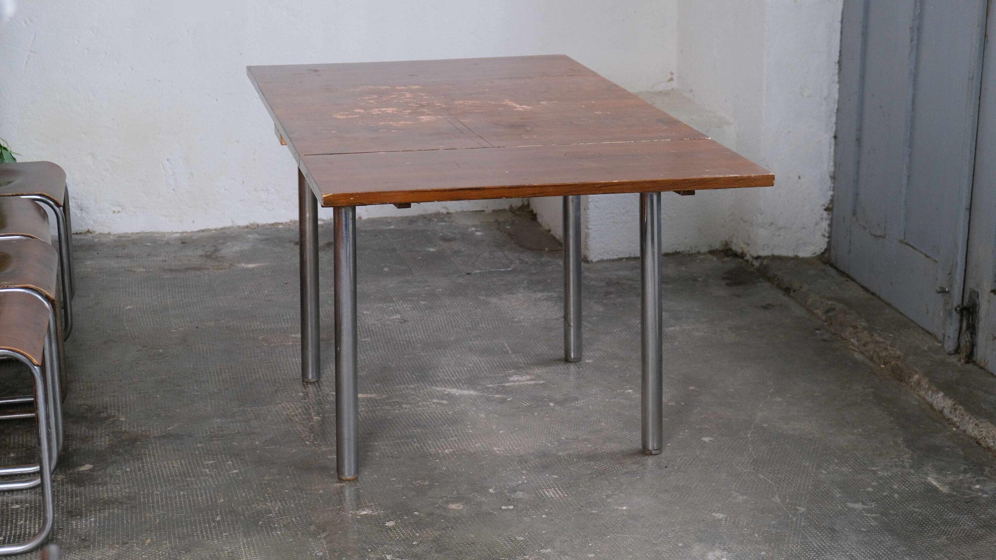 Vintage Bauhaus Sitzgruppe mit verlängerbarem Esstisch und vier Freischwinger Stühlen