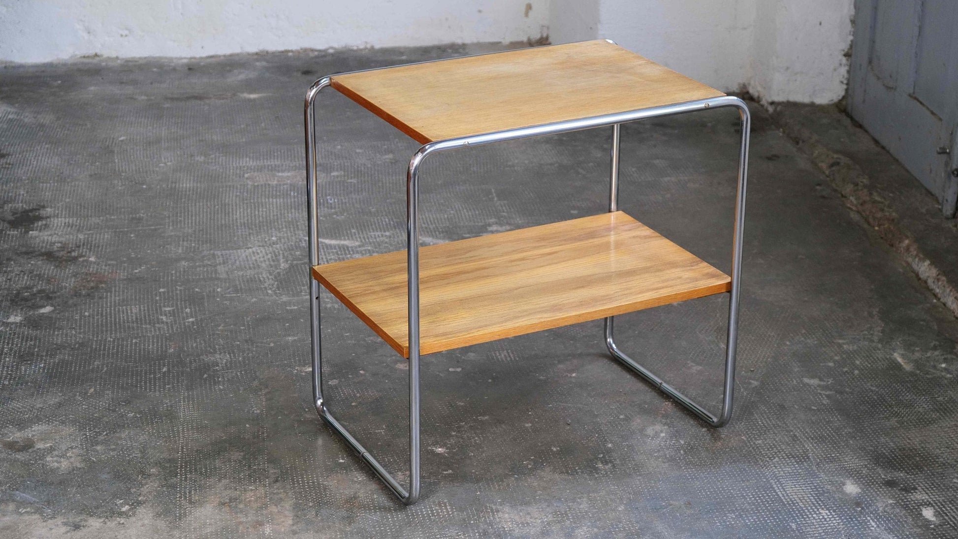 Vintage Bauhaus Regal und Beistelltisch mit verchromtem Stahlrohrgestell