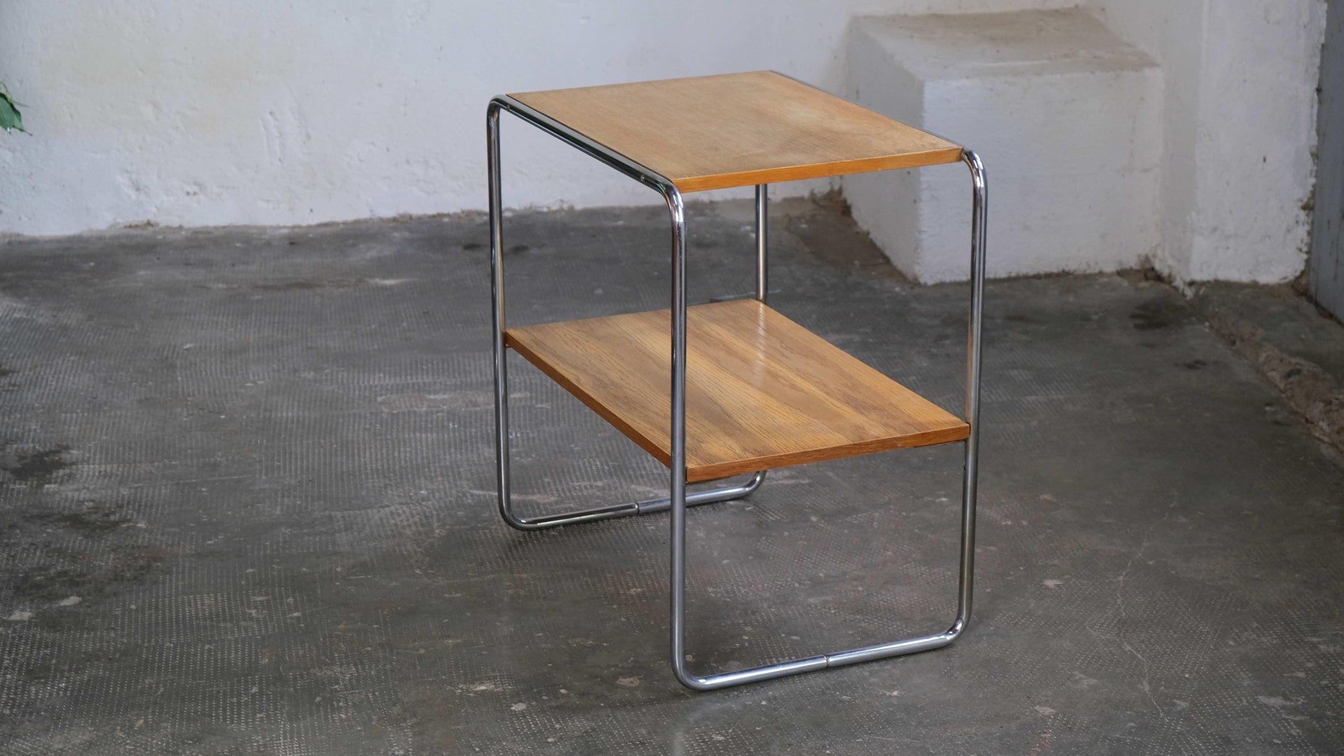 Vintage Bauhaus Regal und Beistelltisch mit verchromtem Stahlrohrgestell