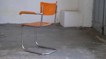 Vintage Freischwinger Armlehnstuhl nach Mart Stam in Orangebraun