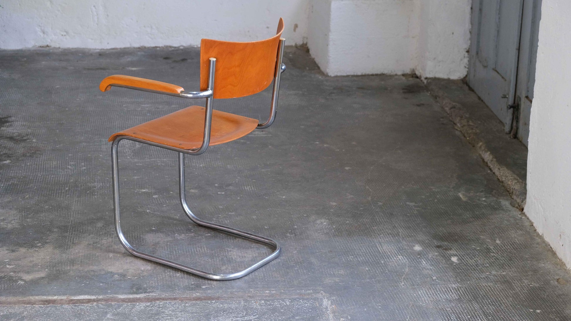 Vintage Freischwinger Armlehnstuhl nach Mart Stam in Orangebraun
