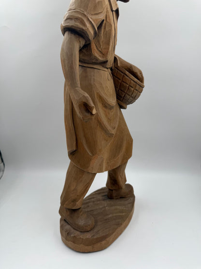 Vintage Holzfigur "Bauer mit Korb" im Schwarzwald-Stil, handgeschnitzt, 35cm