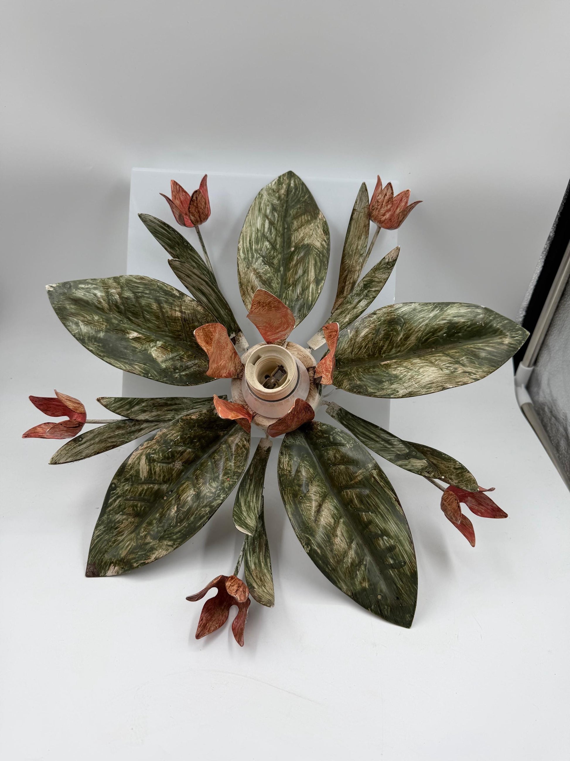 Vintage Toleware Deckenlampe im Florentiner Stil mit Metallblumen und Blättern