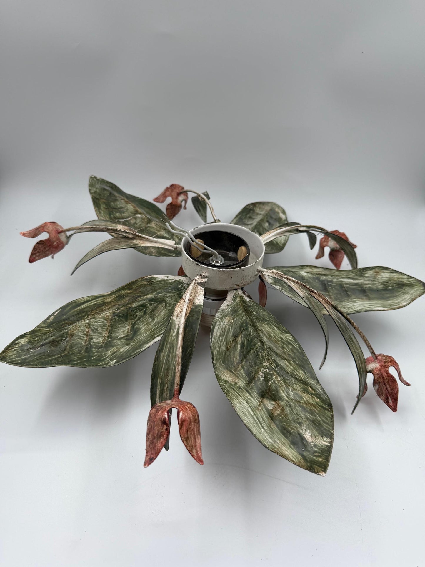 Vintage Toleware Deckenlampe im Florentiner Stil mit Metallblumen und Blättern