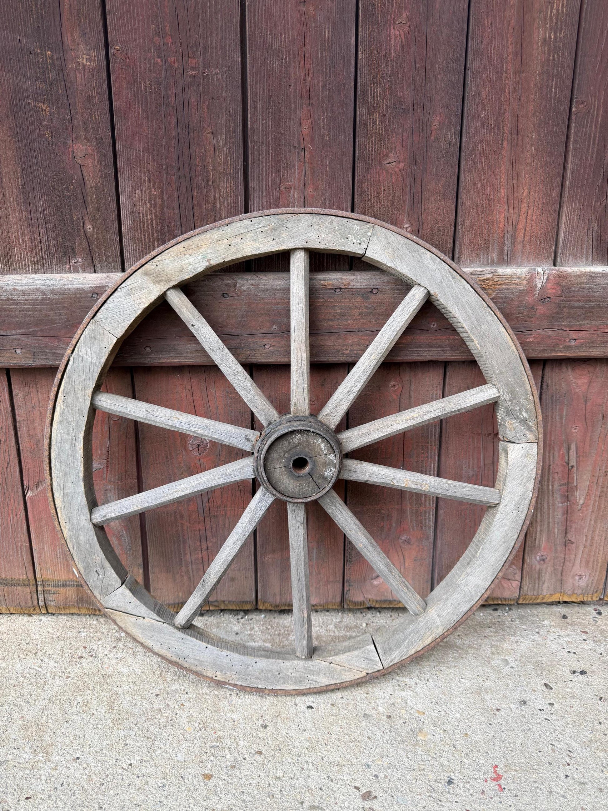 Vintage Wagenrad aus Holz mit Eisenfelge Ø 50cm