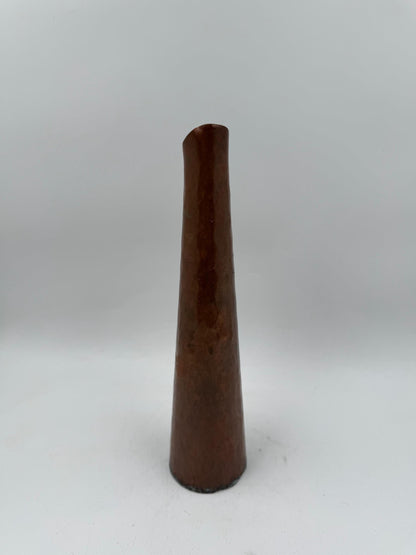 Vintage Kupferkrug, gehämmert, konische Form mit geometrischem Griff, ca. 28 cm