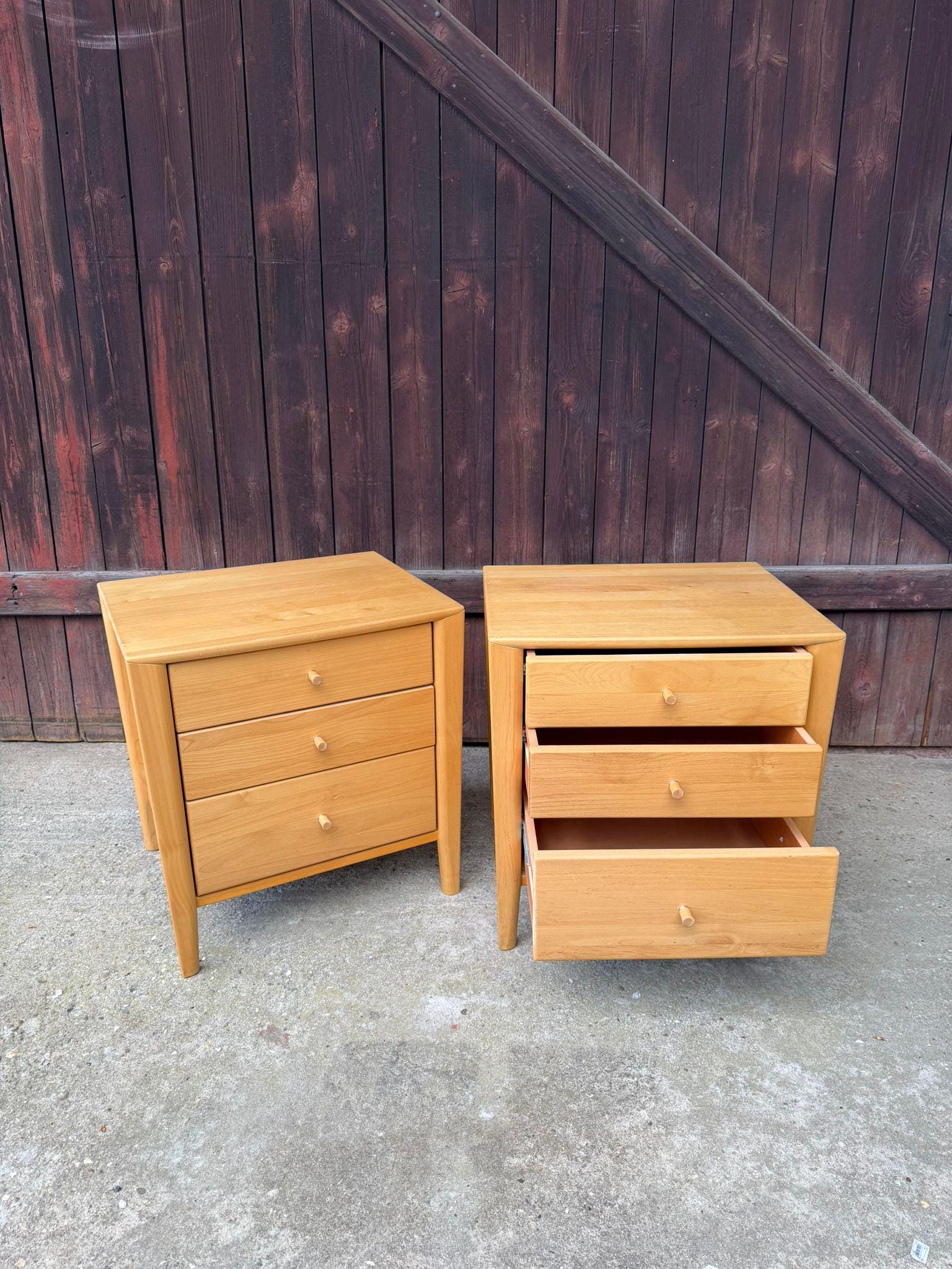 Set von 2 Vintage Nachttisch im dänischen Design aus Massivholz mit Metallknäufen