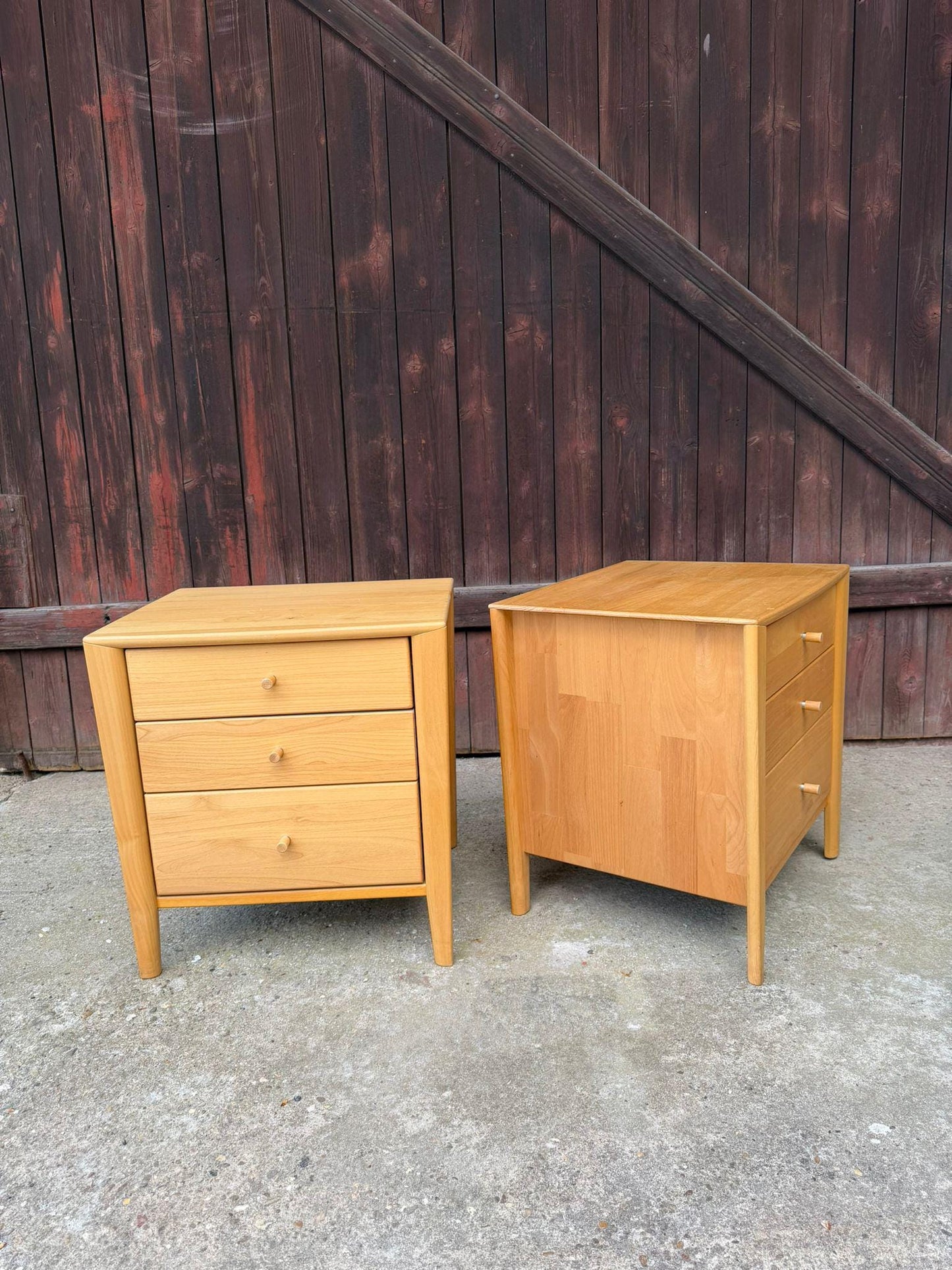 Set von 2 Vintage Nachttisch im dänischen Design aus Massivholz mit Metallknäufen