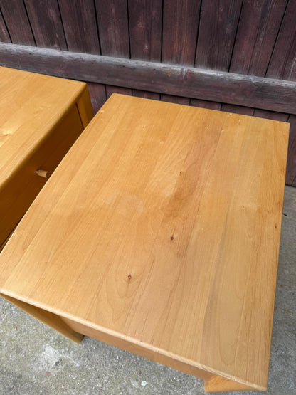 Set von 2 Vintage Nachttisch im dänischen Design aus Massivholz mit Metallknäufen