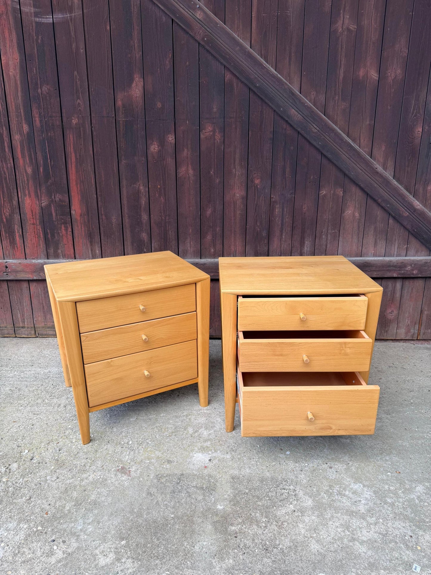 Set von 2 Vintage Nachttisch im dänischen Design aus Massivholz mit Metallknäufen