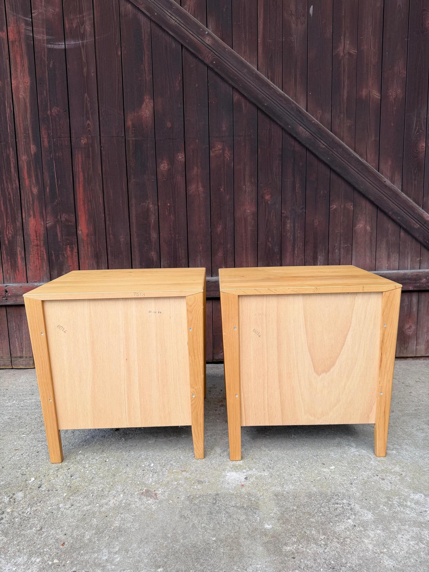 Set von 2 Vintage Nachttisch im dänischen Design aus Massivholz mit Metallknäufen