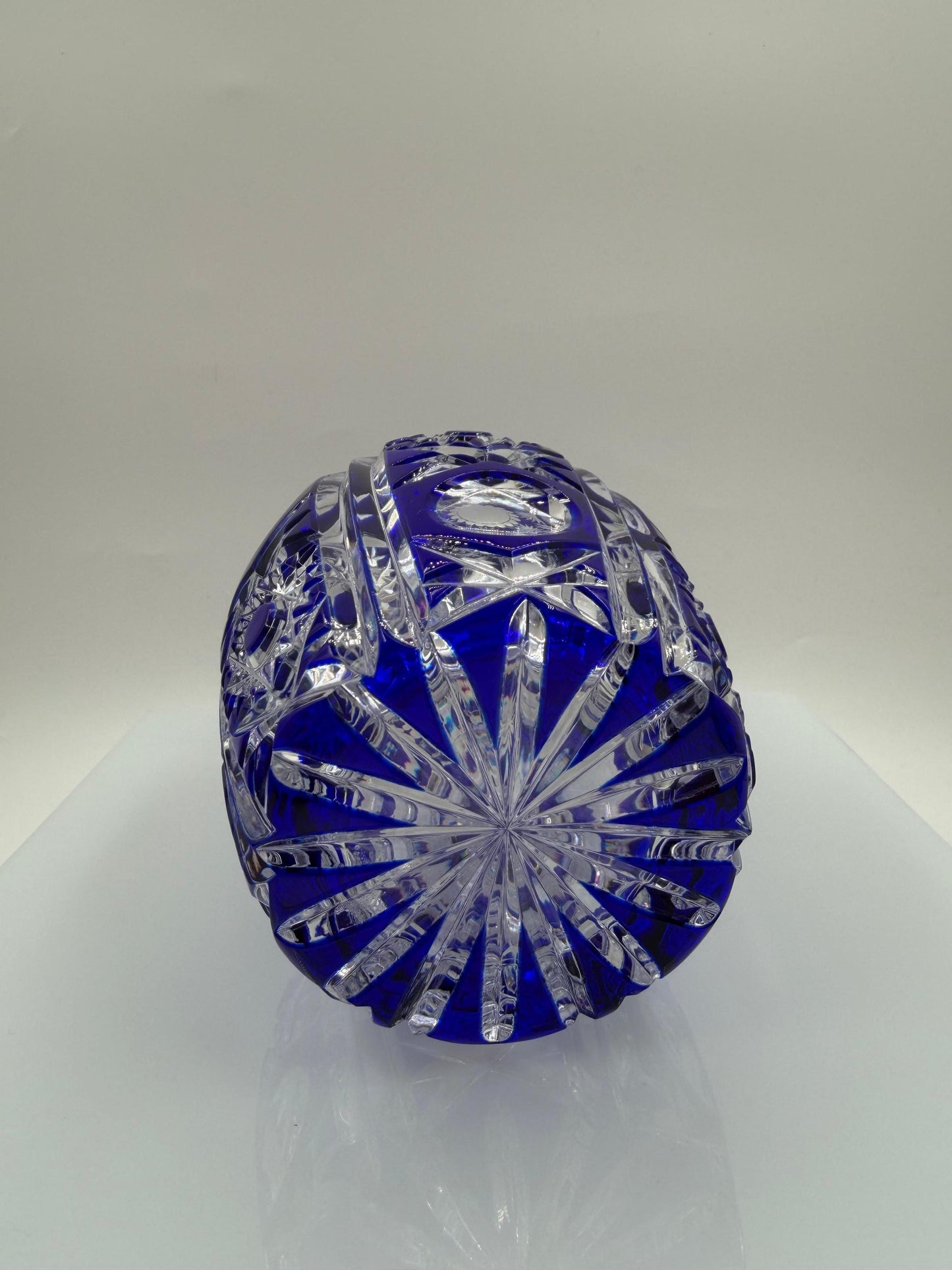 Vintage Kristallglas Vase von Nachtmann mit blauem Überfangglas und Handschliff