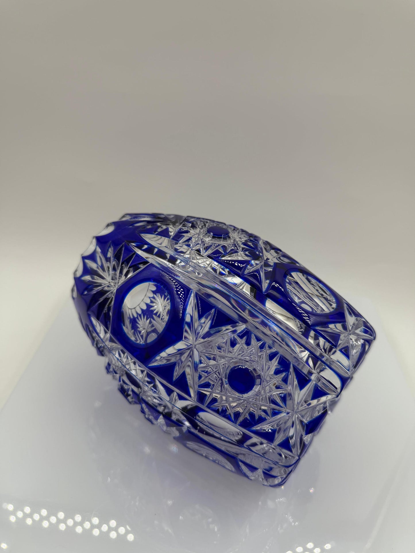 Vintage Kristallglas Vase von Nachtmann mit blauem Überfangglas und Handschliff