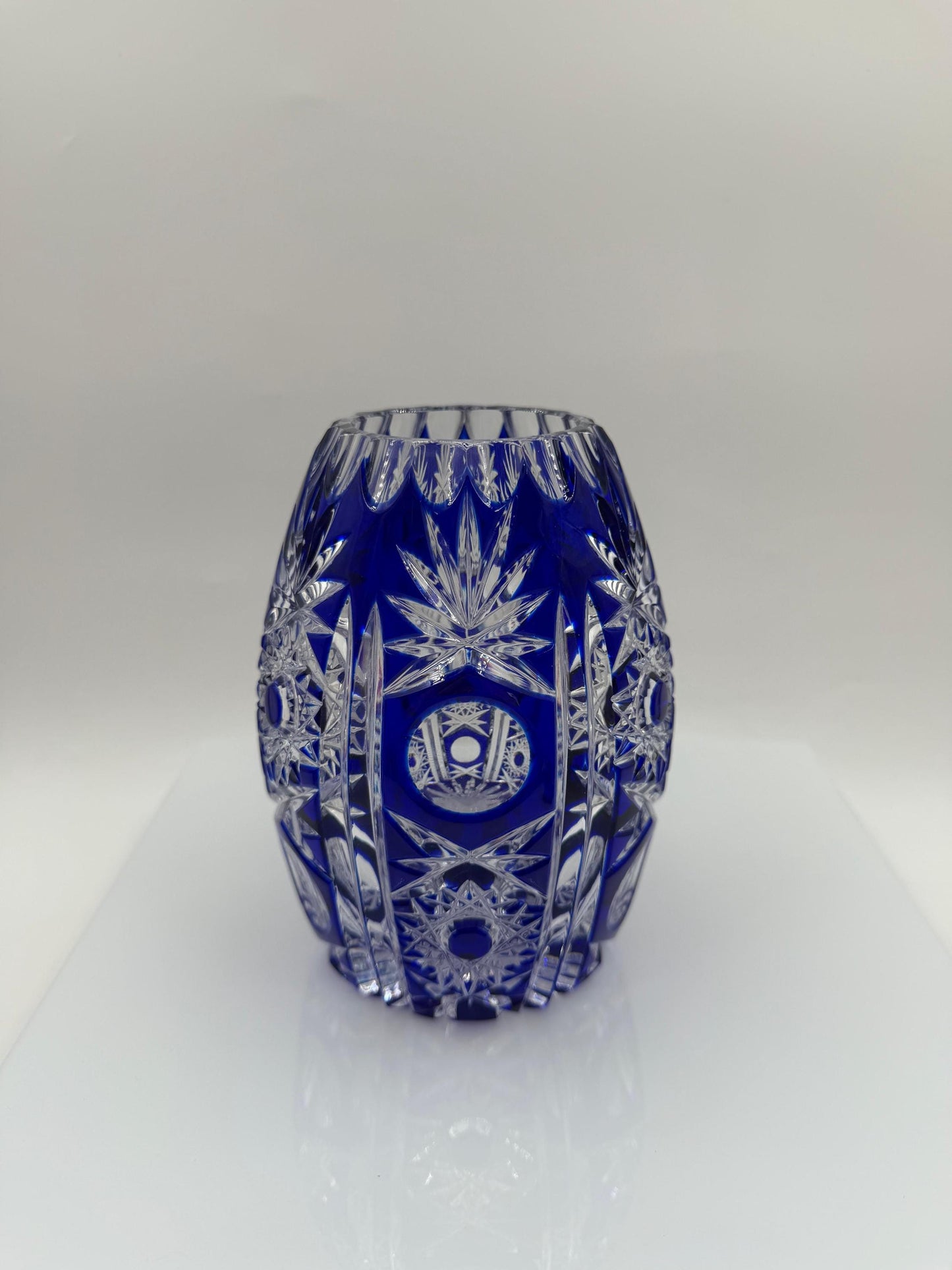 Vintage Kristallglas Vase von Nachtmann mit blauem Überfangglas und Handschliff