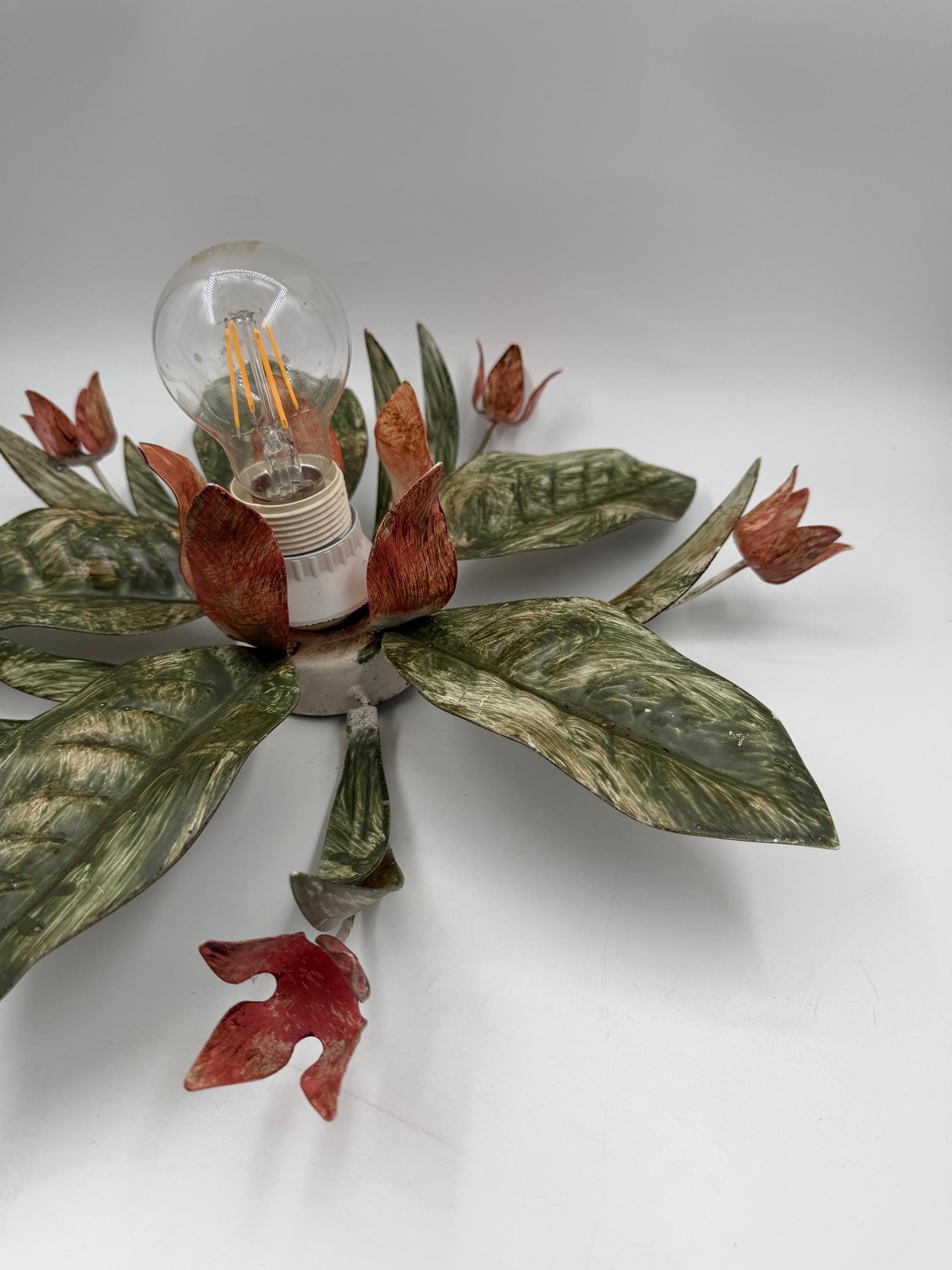Vintage Toleware Deckenlampe im Florentiner Stil mit Metallblumen und Blättern