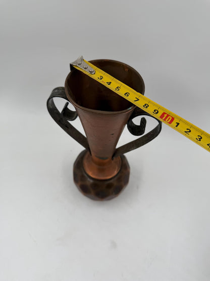 Vintage Kupfervase mit Schmiedeeisen-Griffen, gehämmert