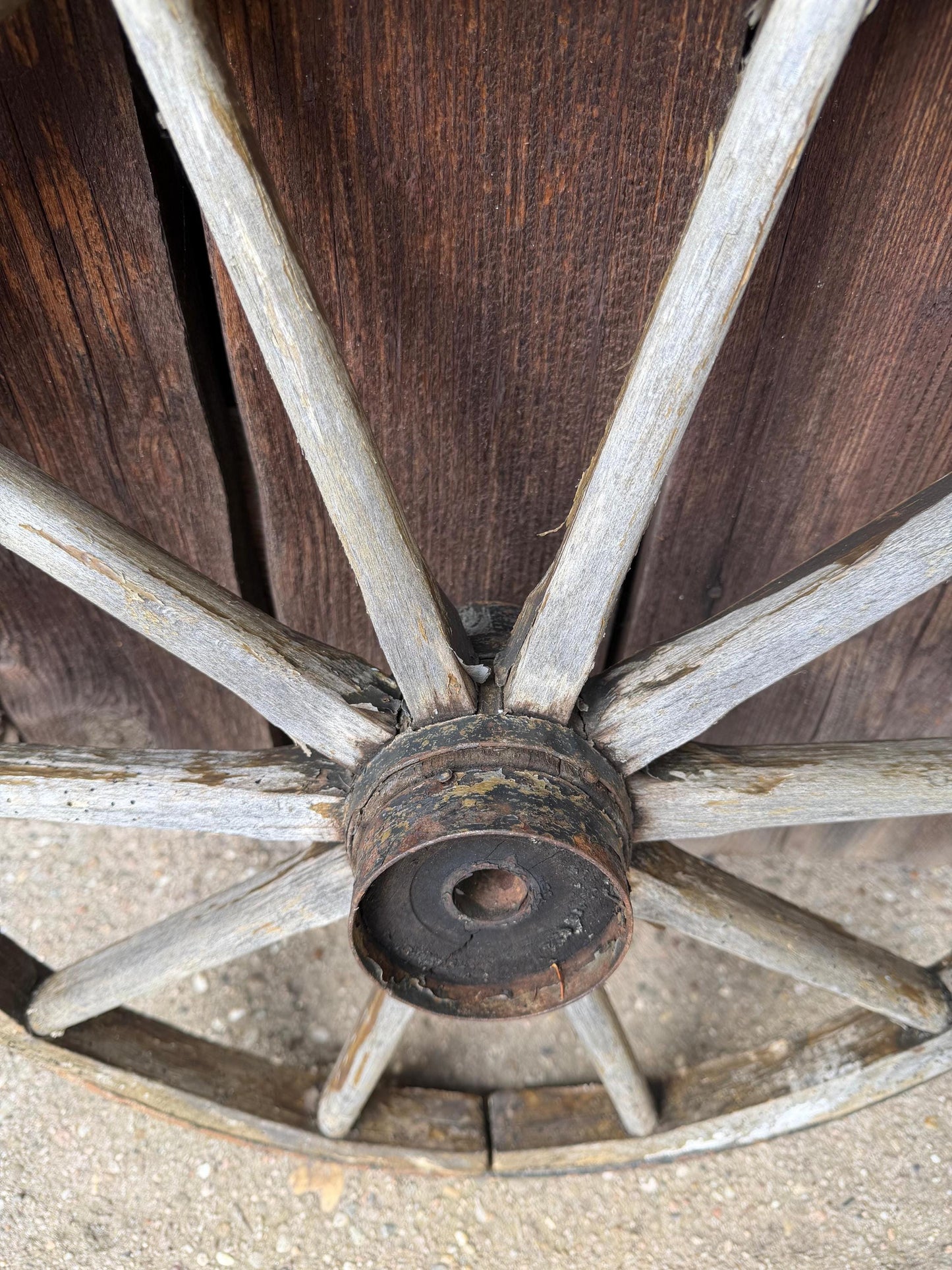 Vintage Wagenrad aus Holz mit Eisenfelge Ø 50cm