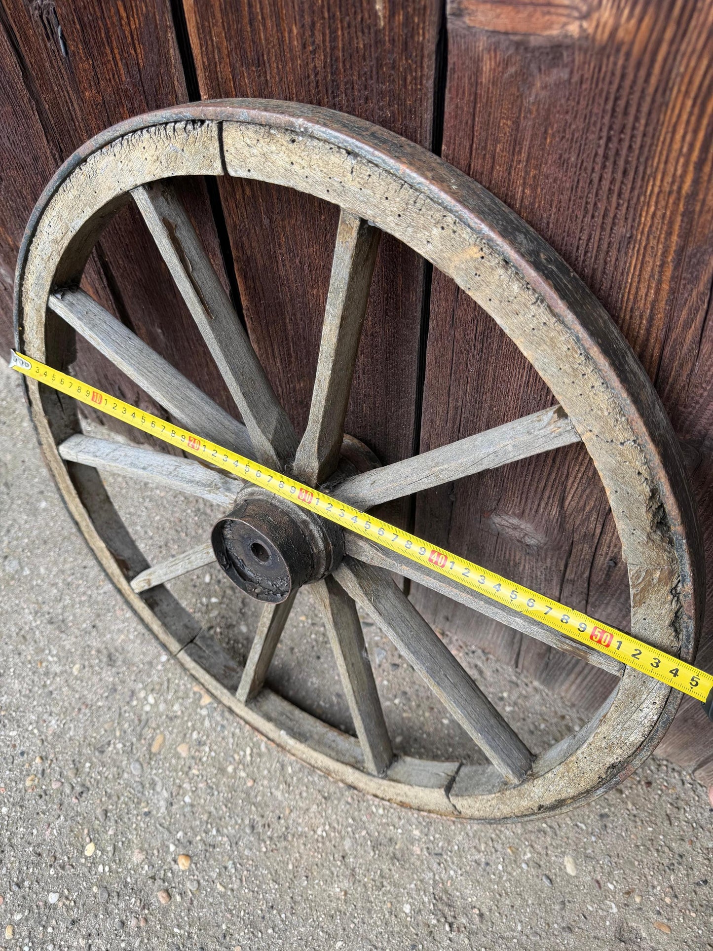 Vintage Wagenrad aus Holz mit Eisenreifen Ø 50cm