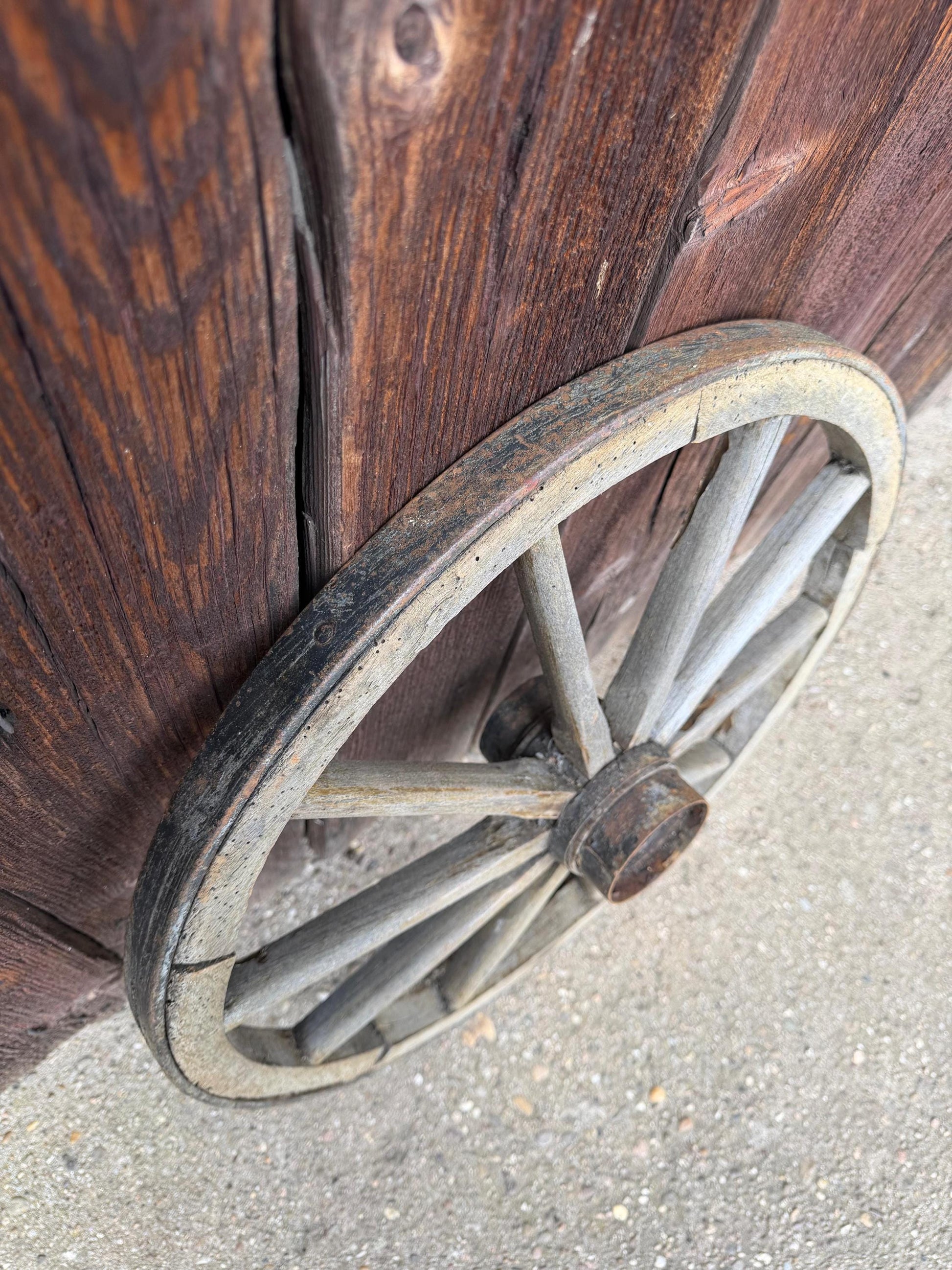 Vintage Wagenrad aus Holz mit Eisenreifen Ø 50cm