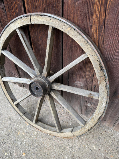 Vintage Wagenrad aus Holz mit Eisenreifen Ø 50cm