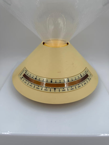 Vintage Space Age Küchenwaage in Pyramidenform Cremegelb 1970er