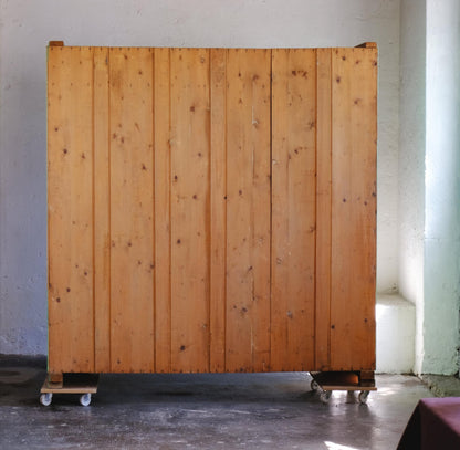 Vintage Kleiderschrank dreitürig, lindgrün, Bauhaus