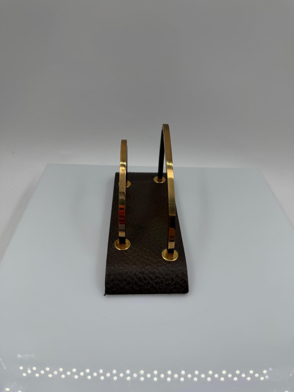 Vintage Briefständer aus Messing und braunem Kunstleder