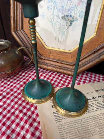 Set von 2 Vintage Kerzenhalter von Gilde, grün-goldenes Metall mit Patina