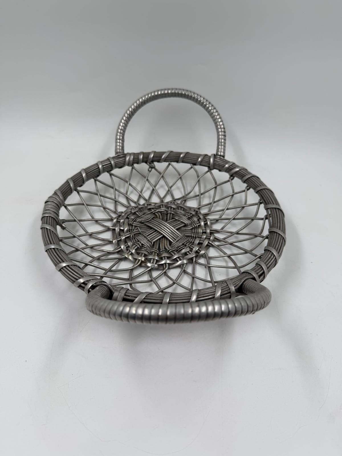 Vintage Drahtkorb aus Metall mit 2 Henkeln im Industrial-Stil