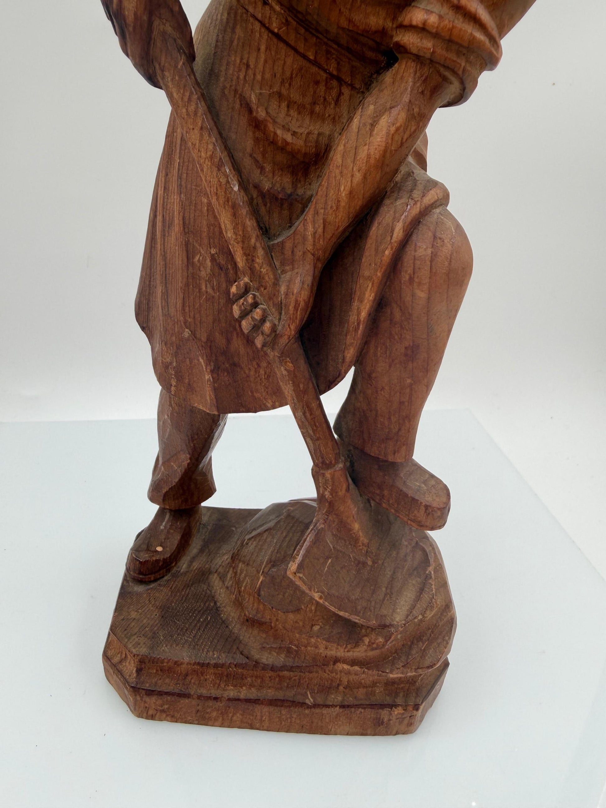 Vintage Schwarzwald Holzfigur "Bauer mit Schaufel" handgeschnitzt