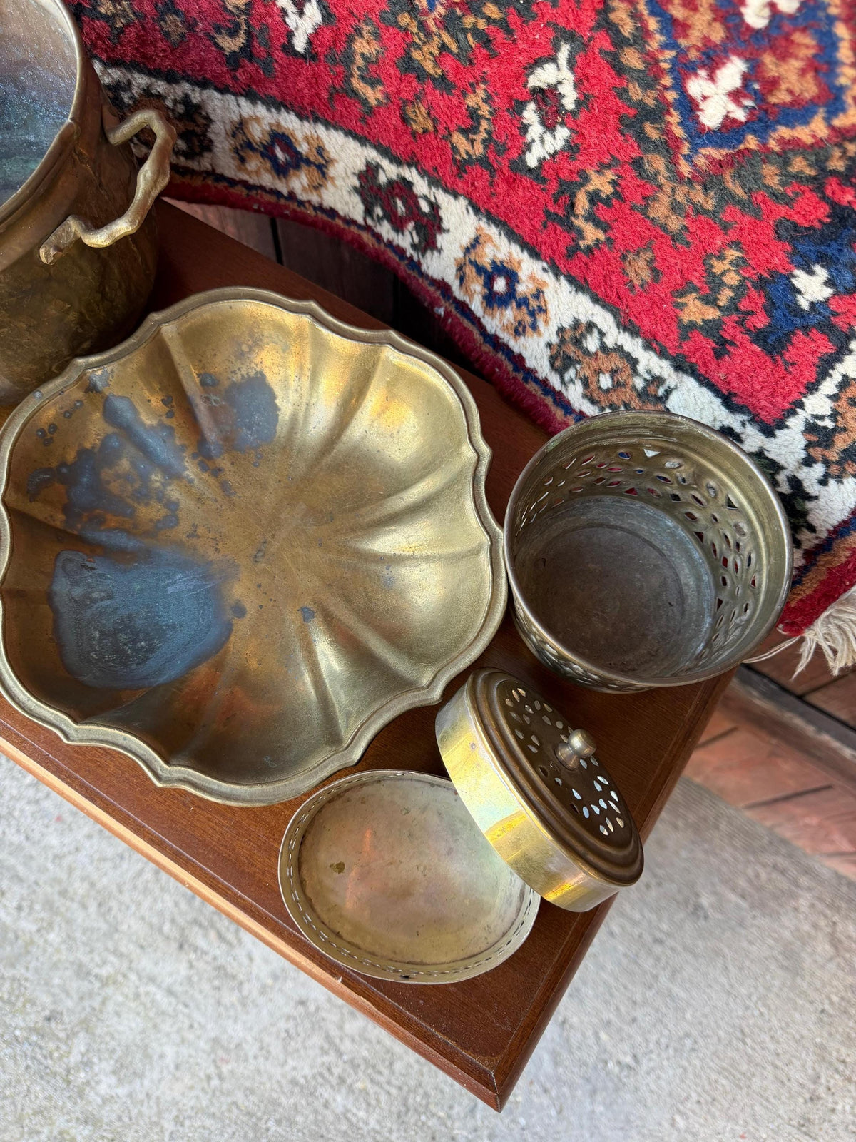 Vintage Orientalisches Messing Set 6-teilig mit Wollteppich und Kupfer Dekor