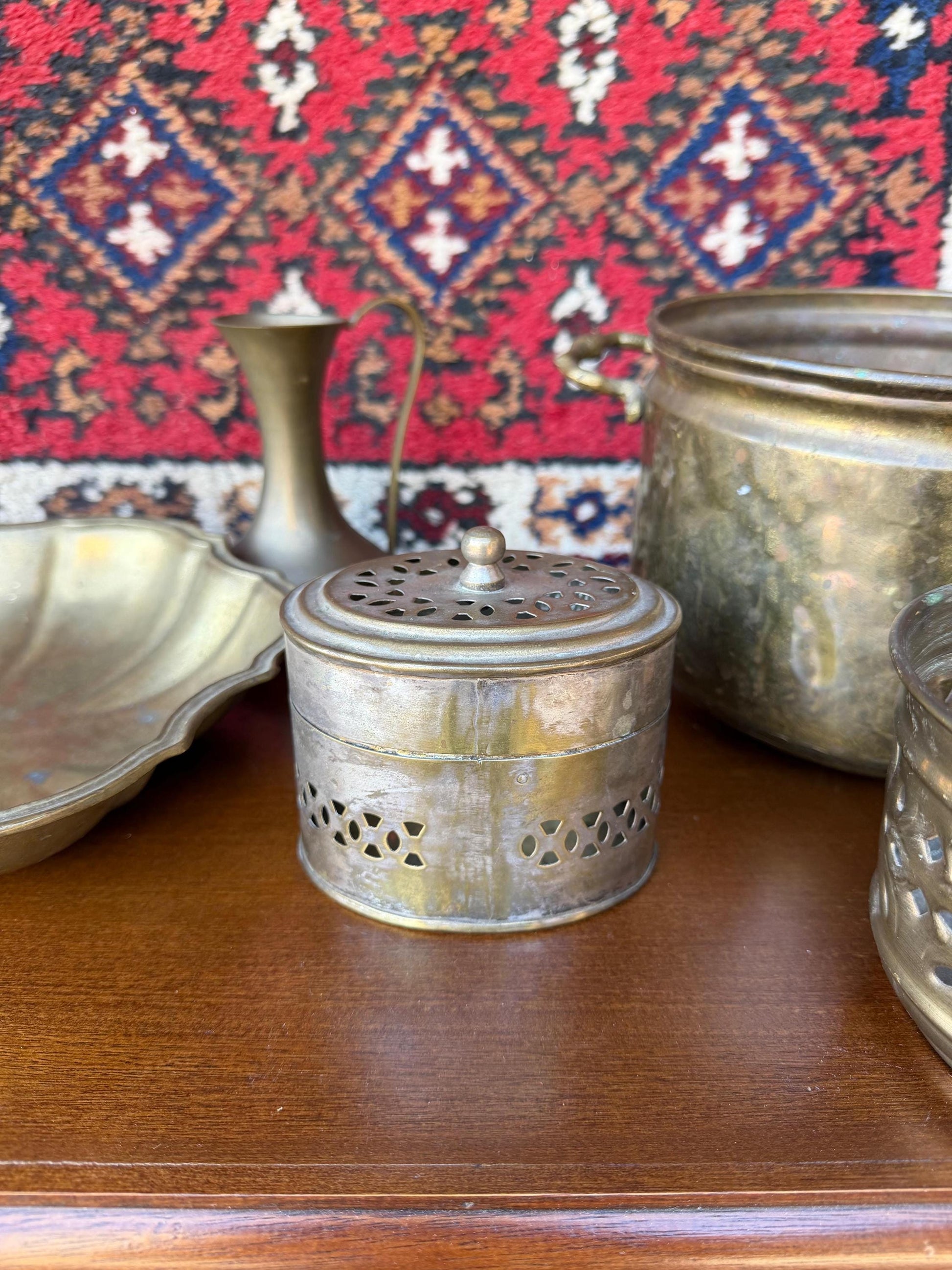 Vintage Orientalisches Messing Set 6-teilig mit Wollteppich und Kupfer Dekor