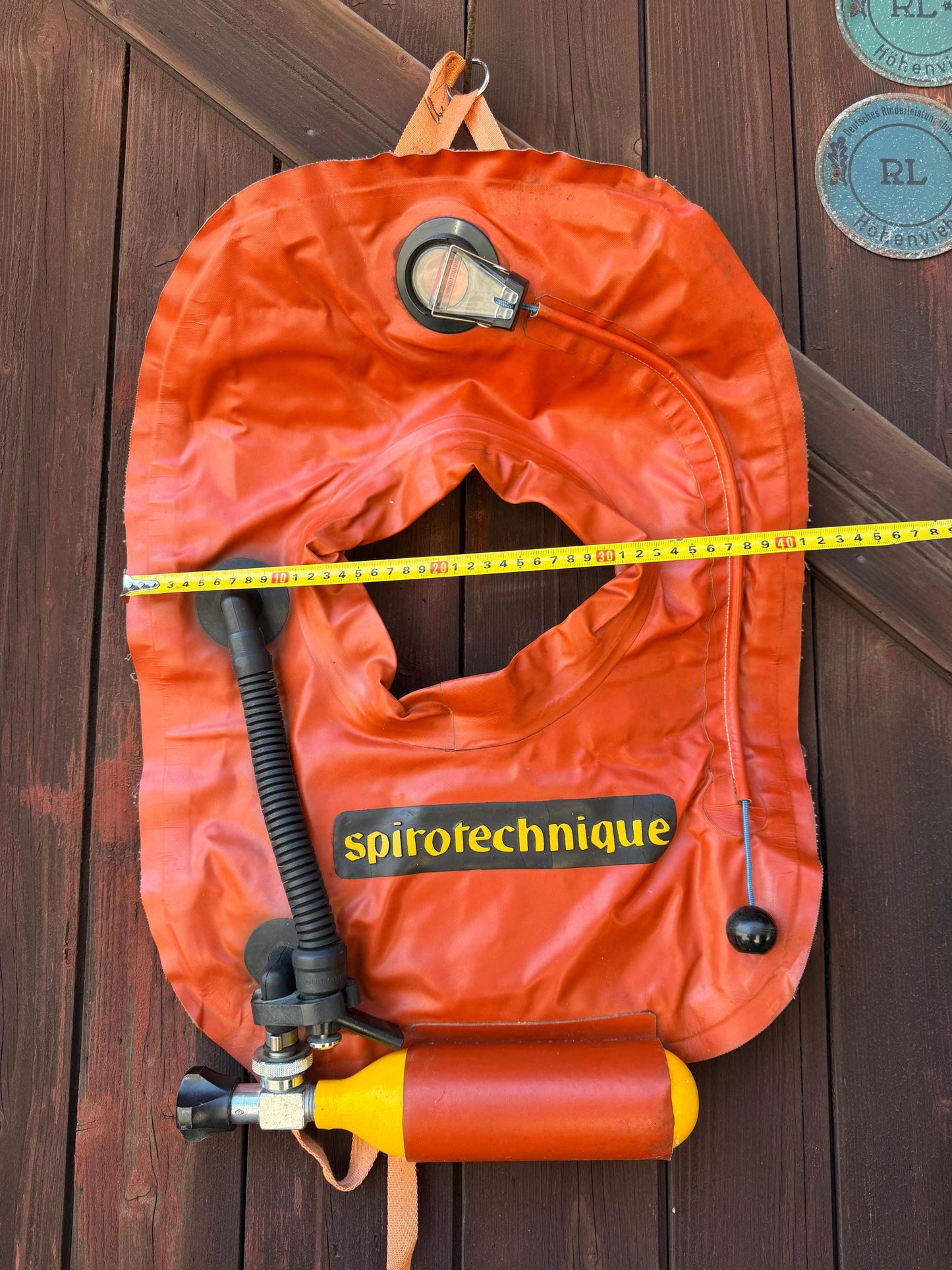Vintage aufblasbare Rettungsweste Orange, maritim, dekorativ