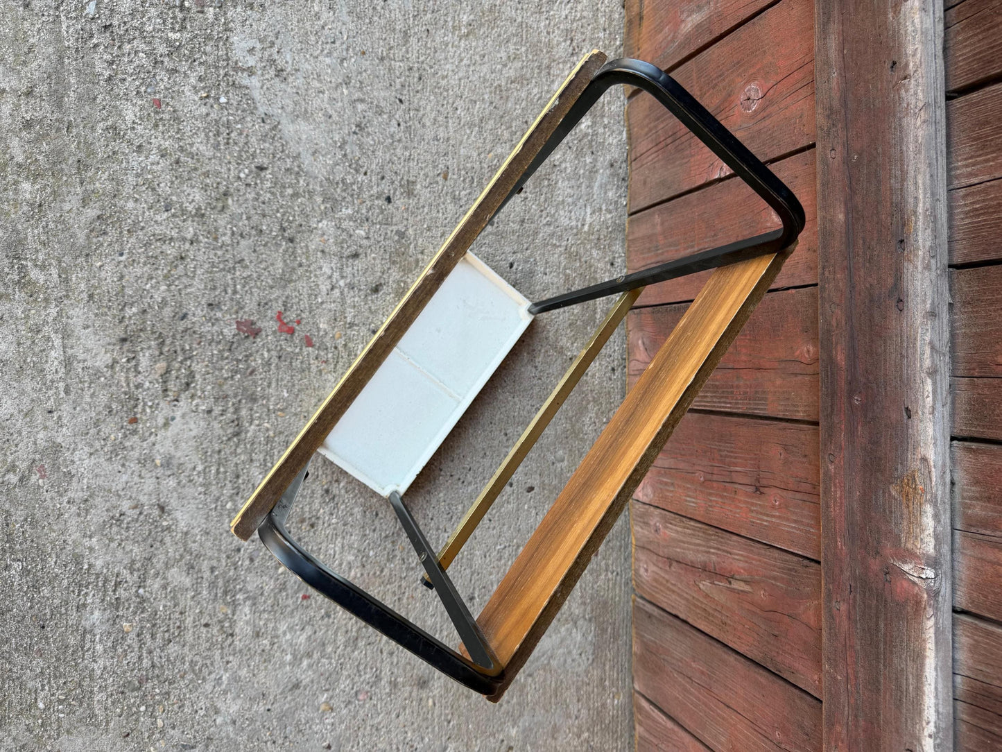 Vintage Schirmständer Mid-Century Space Age aus Holz und schwarzem Metall mit Goldakzenten
