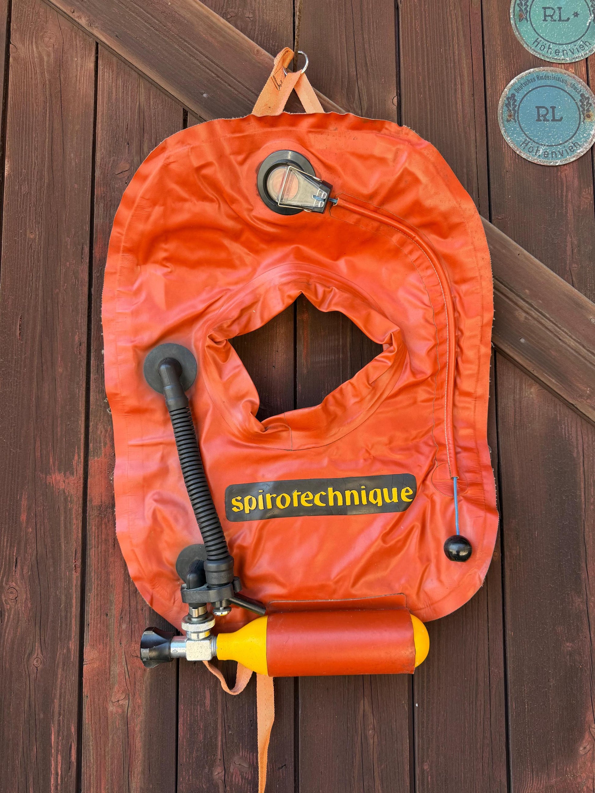 Vintage aufblasbare Rettungsweste Orange, maritim, dekorativ