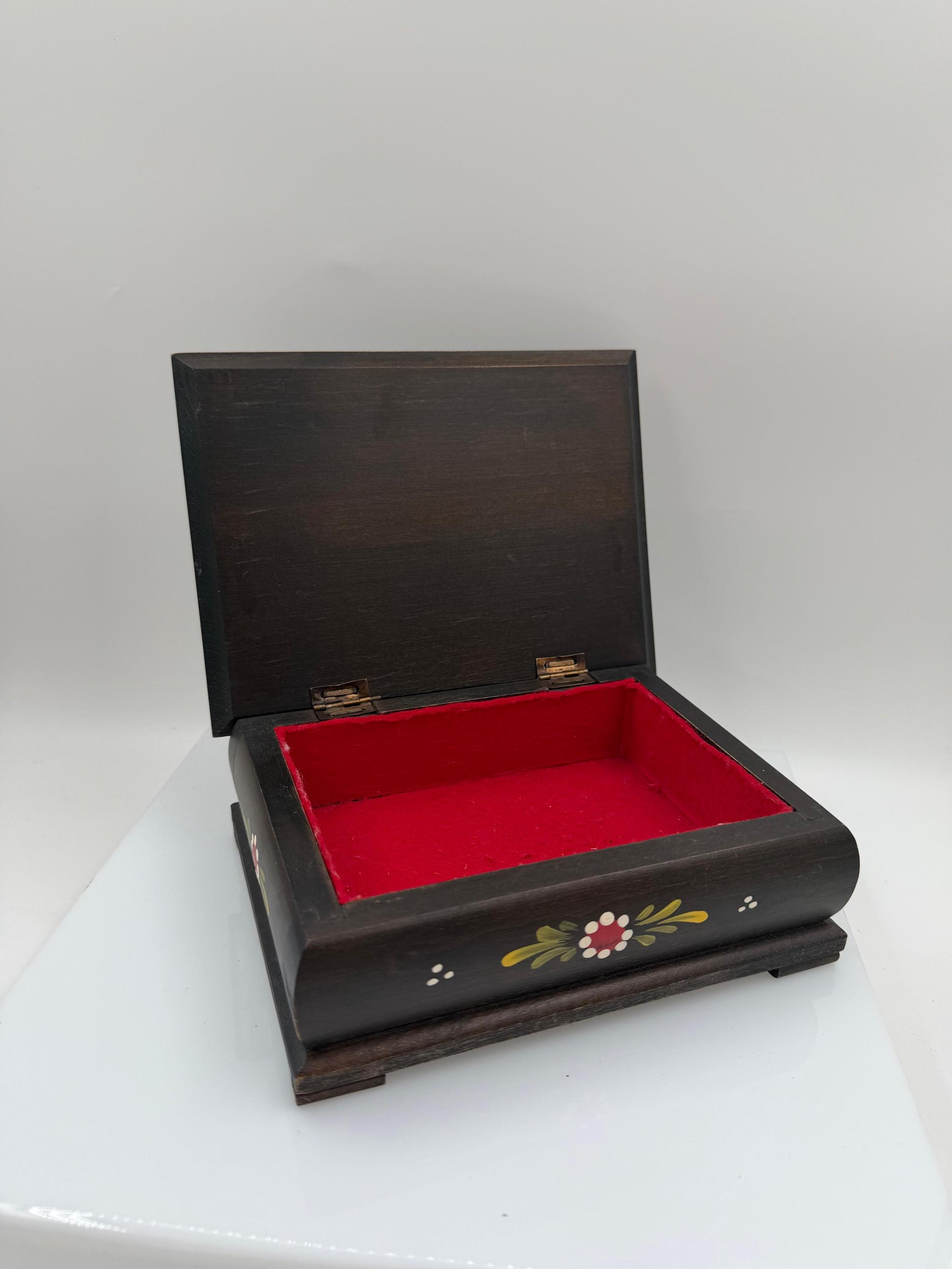 Vintage Schmuckschatulle aus Holz mit handbemaltem Blumenmotiv im Bauernmalerei Stil