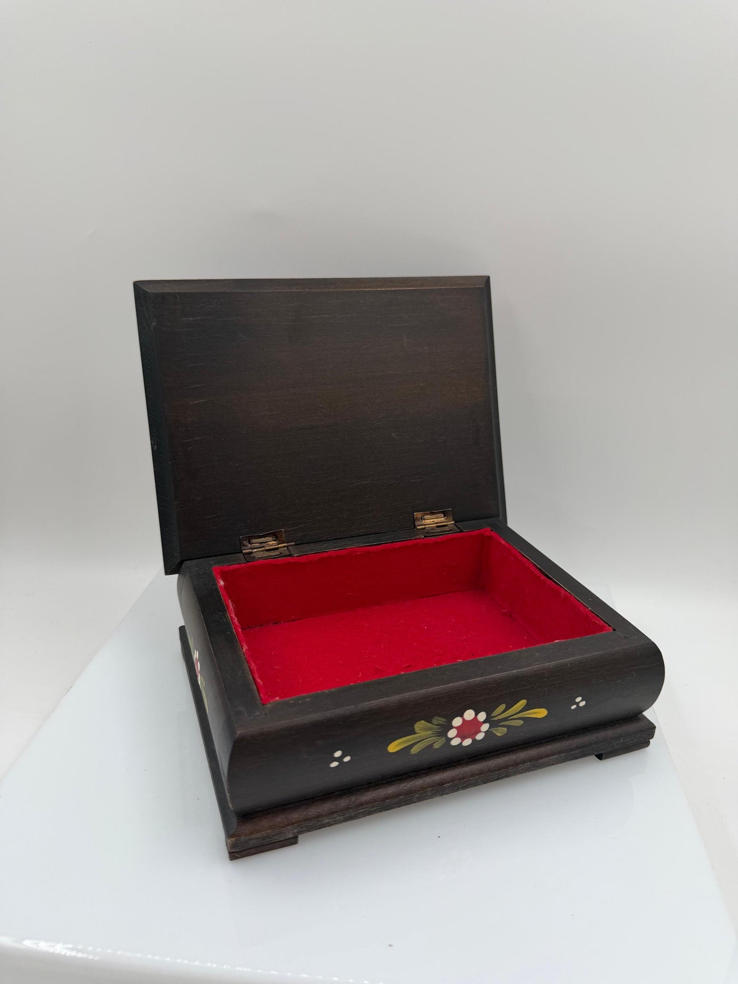 Vintage Schmuckschatulle aus Holz mit handbemaltem Blumenmotiv im Bauernmalerei Stil