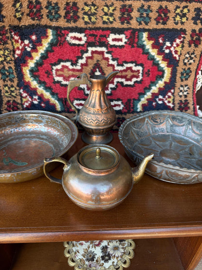 Vintage Orientalisches Kupfer Dekor Set und Wollkelim Teppich