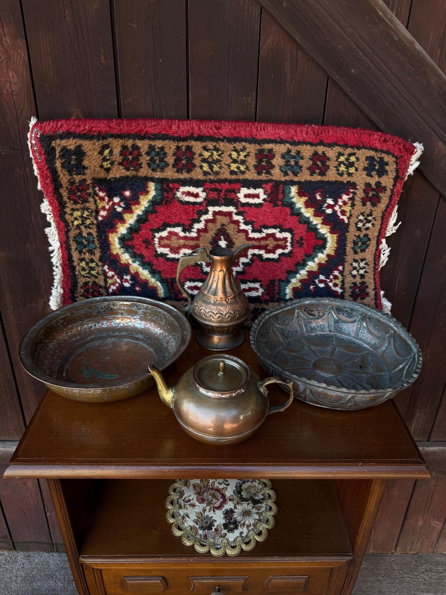 Vintage Orientalisches Kupfer Dekor Set und Wollkelim Teppich
