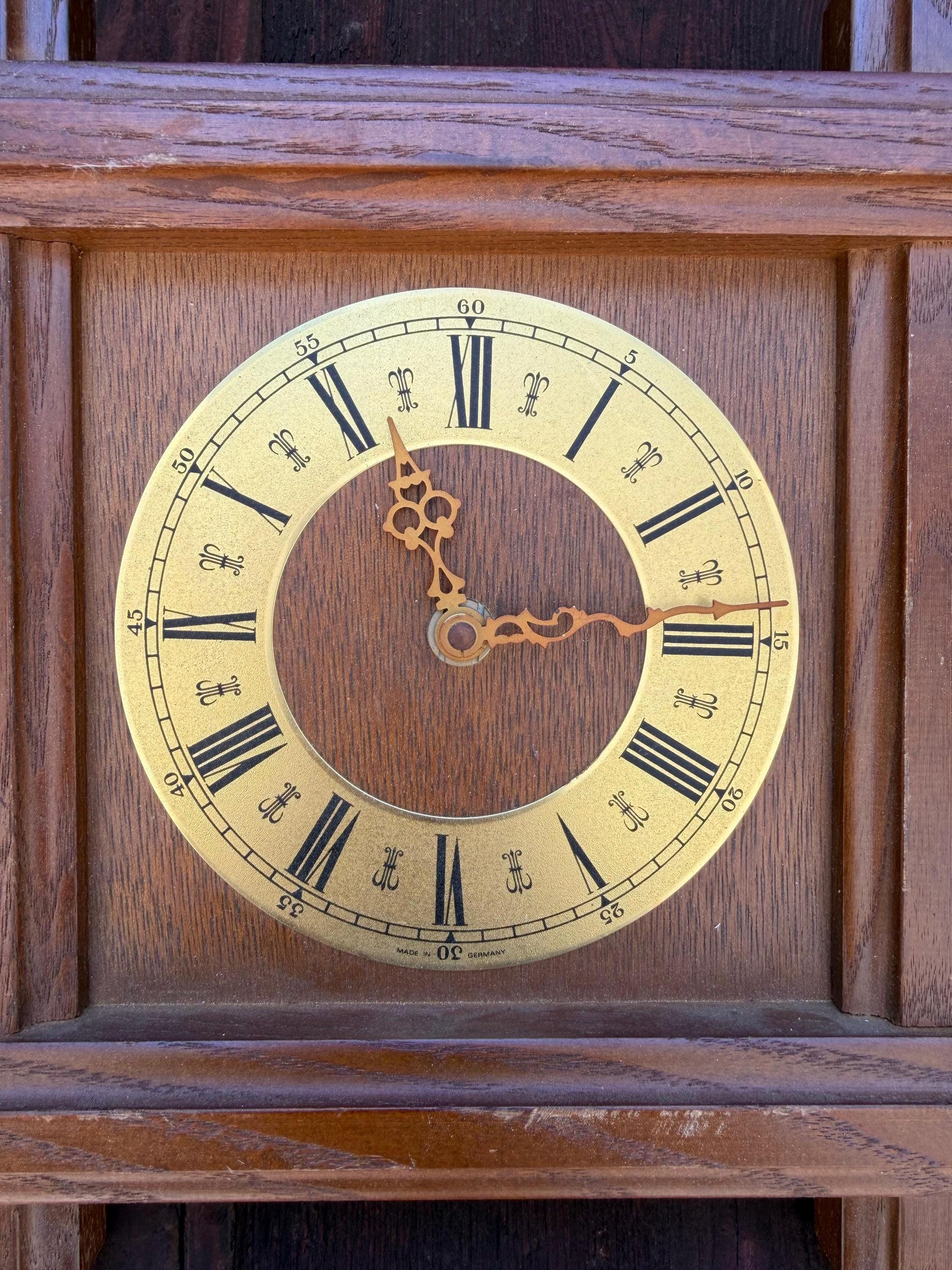 Vintage Wanduhr aus Eiche mit römischen Ziffern, 1960er