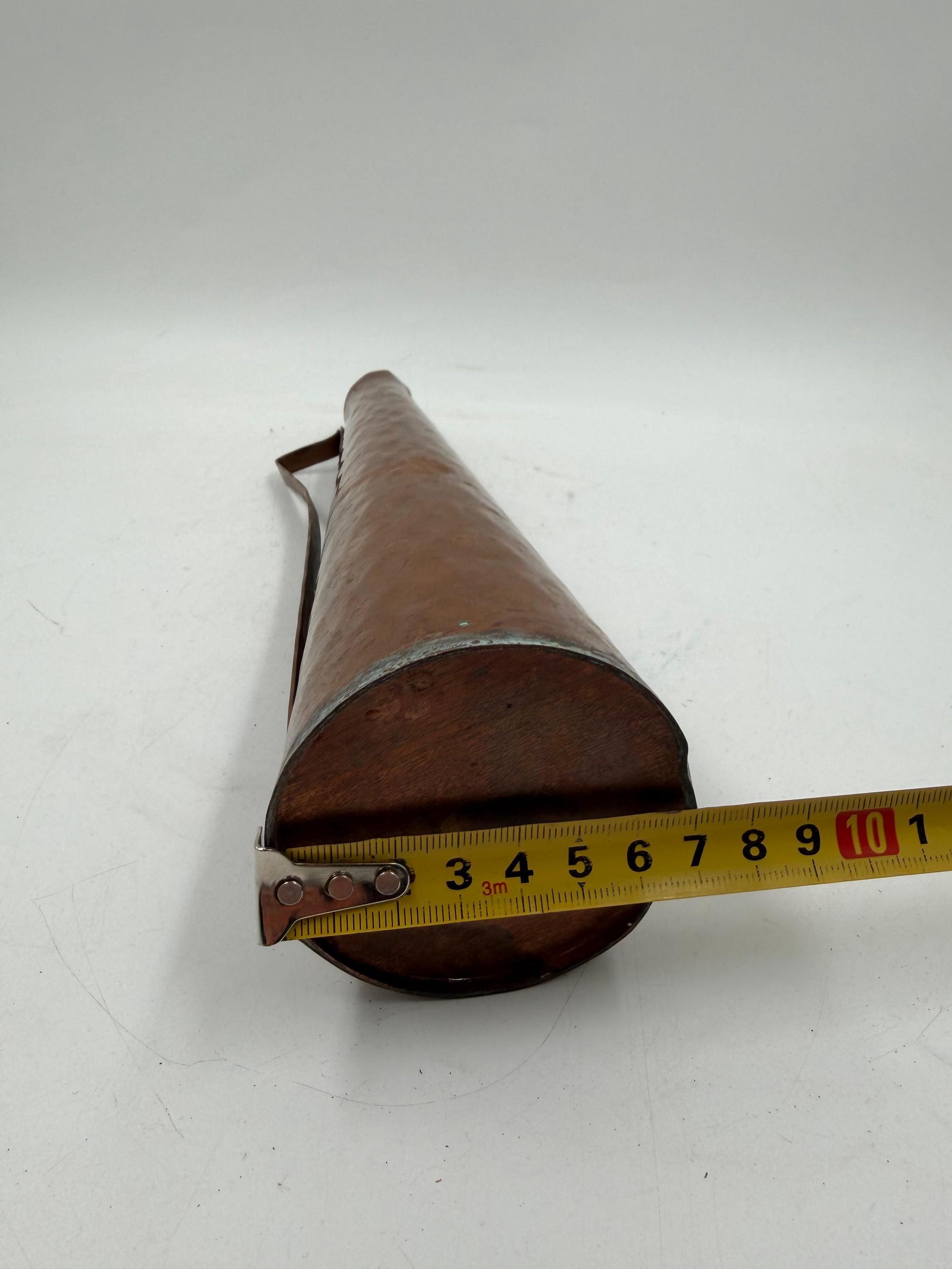 Vintage Kupferkrug, gehämmert, konische Form mit geometrischem Griff, ca. 28 cm