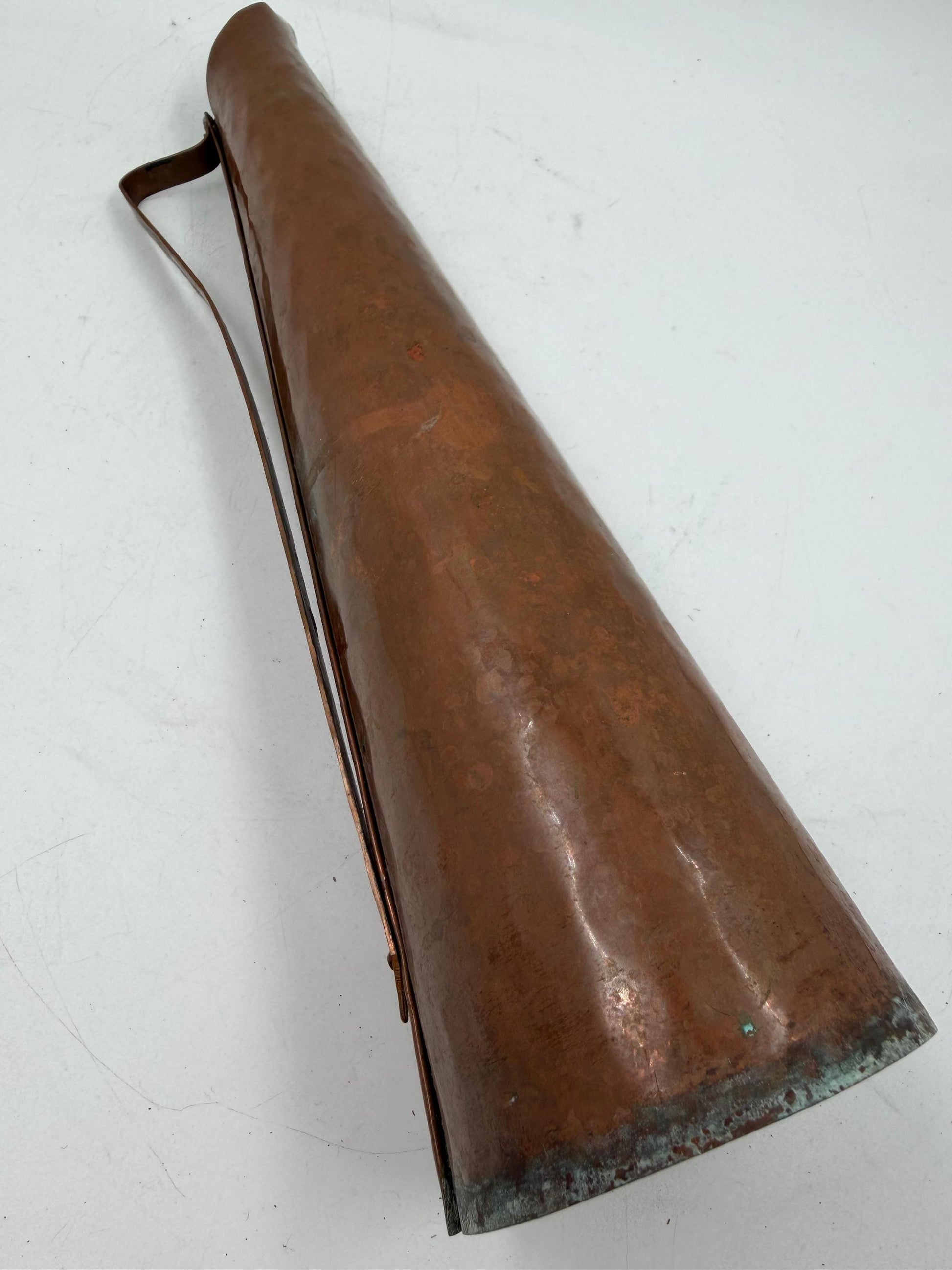 Vintage Kupferkrug, gehämmert, konische Form mit geometrischem Griff, ca. 28 cm
