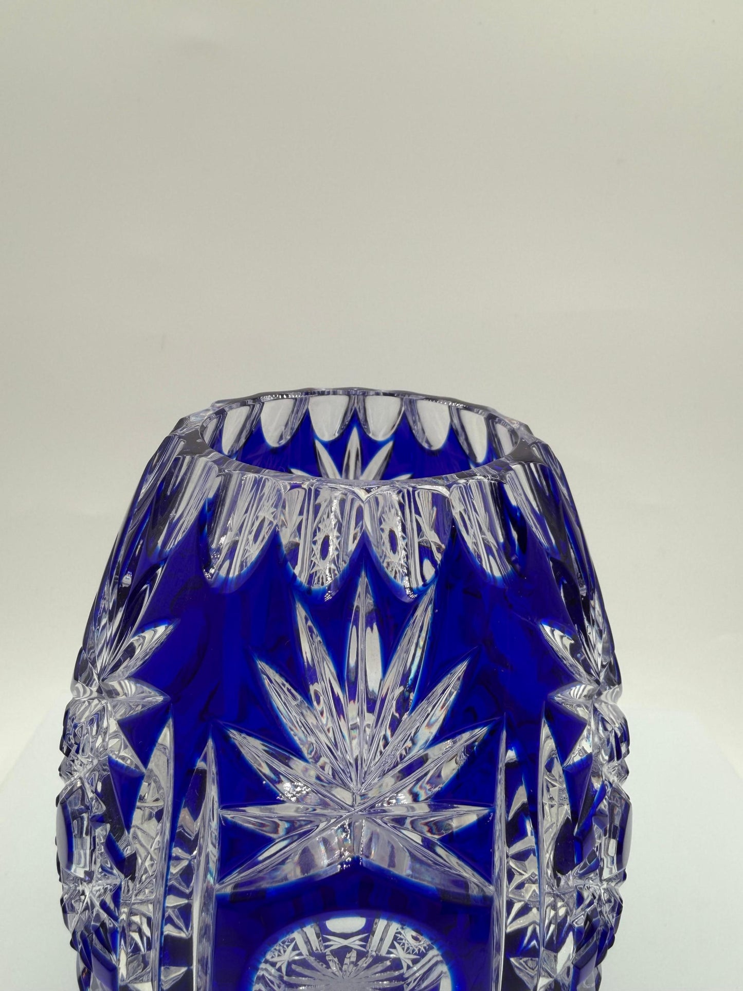 Vintage Kristallglas Vase von Nachtmann mit blauem Überfangglas und Handschliff