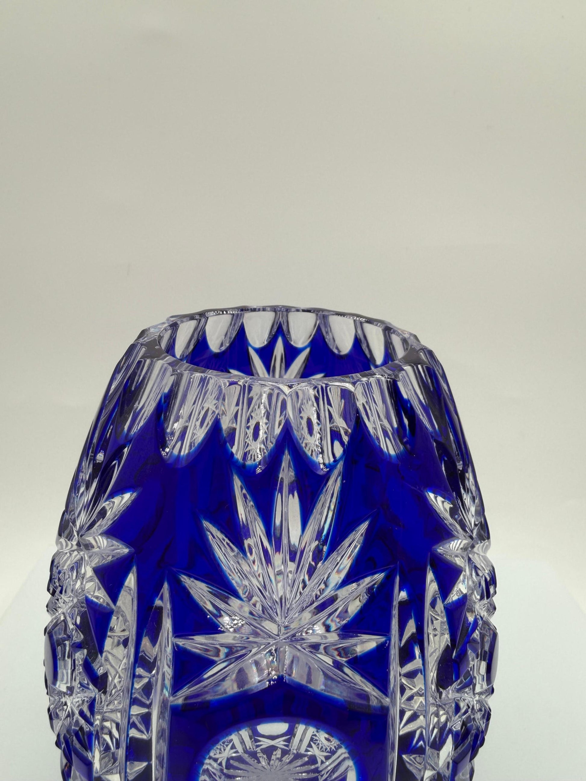 Vintage Kristallglas Vase von Nachtmann mit blauem Überfangglas und Handschliff
