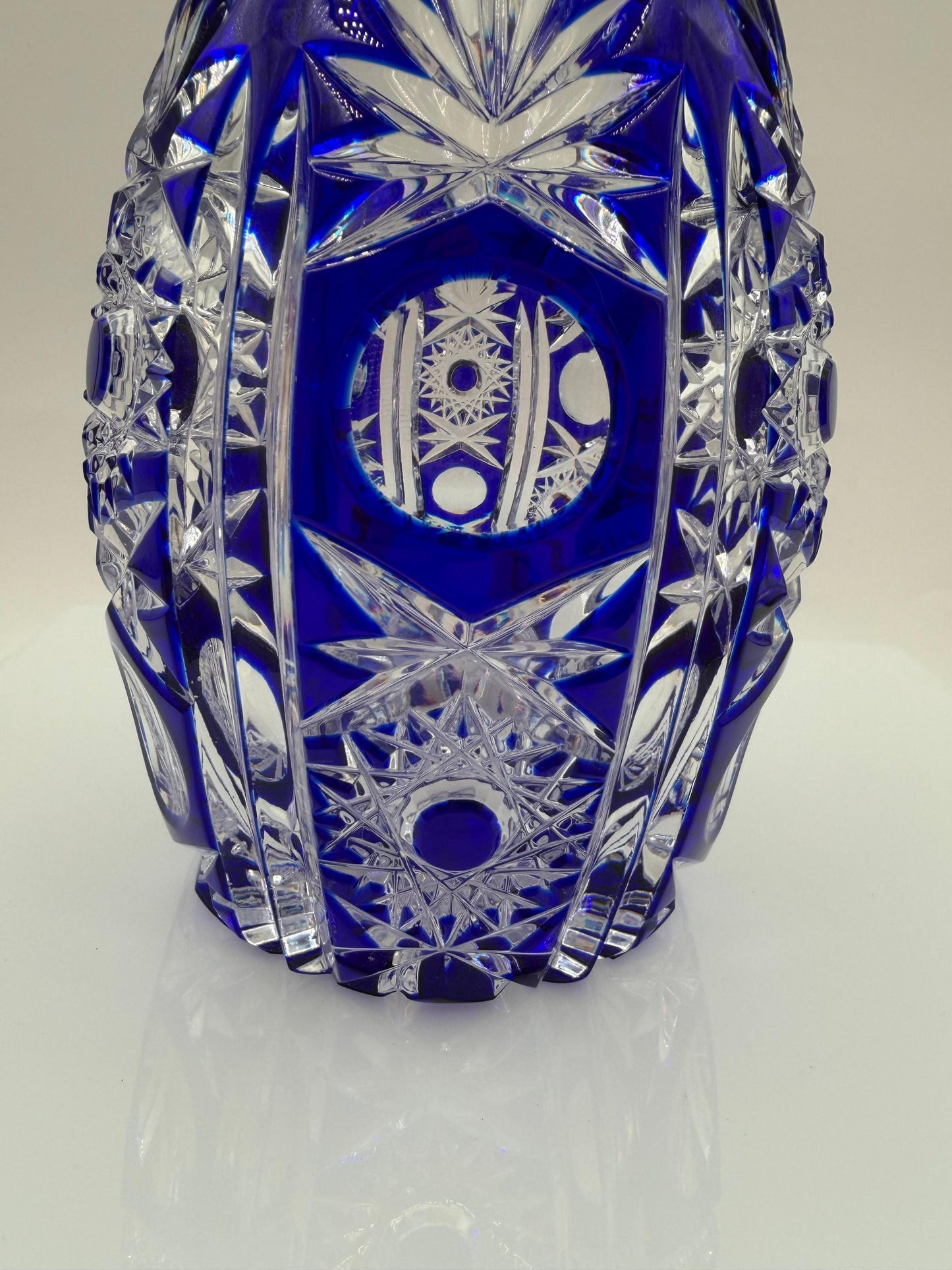 Vintage Kristallglas Vase von Nachtmann mit blauem Überfangglas und Handschliff
