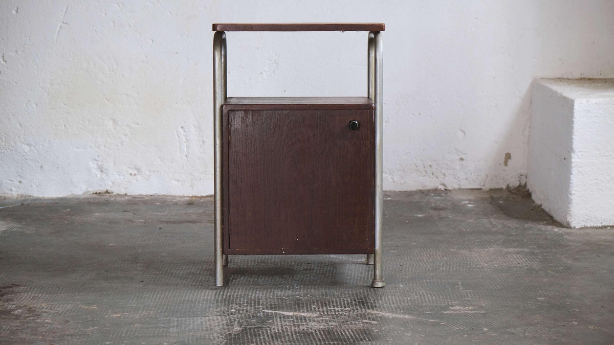 Bauhaus Nachttisch aus Stahlrohr, restaurierungsbedürftig