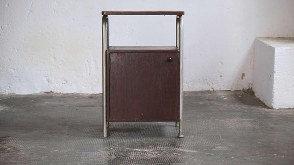 Bauhaus Nachttisch aus Stahlrohr, restaurierungsbedürftig