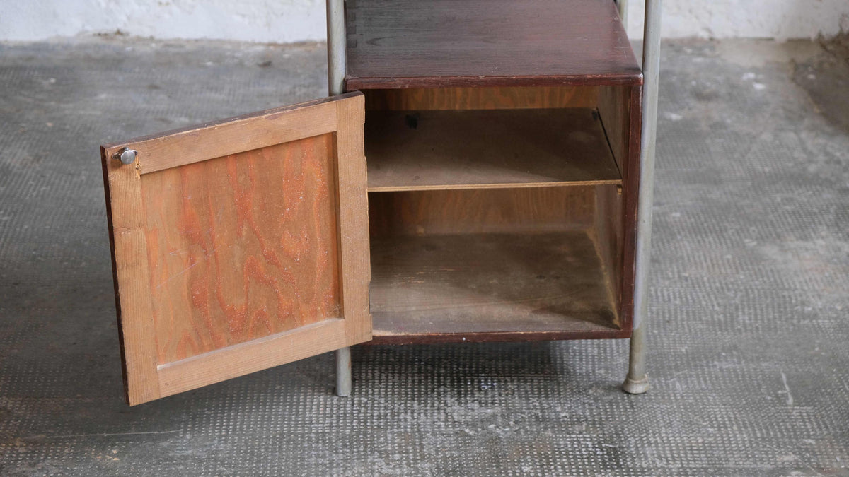 Bauhaus Nachttisch aus Stahlrohr, restaurierungsbedürftig