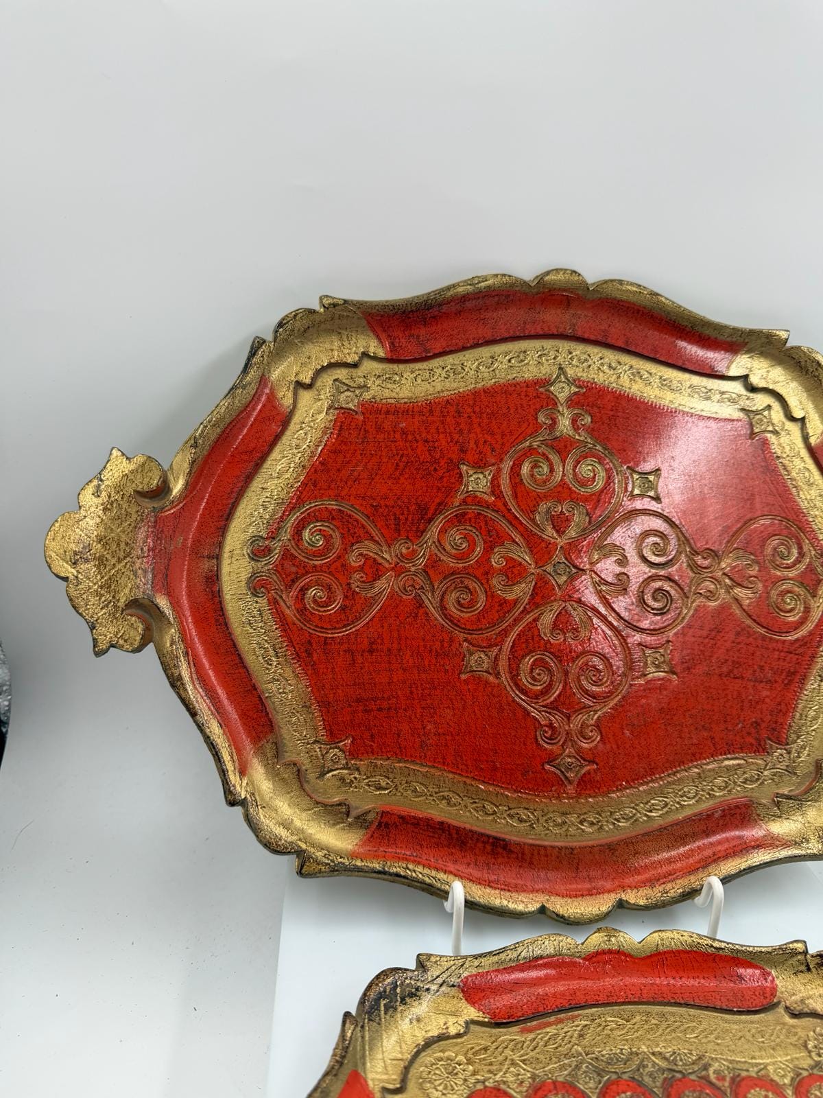 Set von 2 Vintage Florentinisches Tablett Rot Gold Barock aus Kunststoff Made in Italy