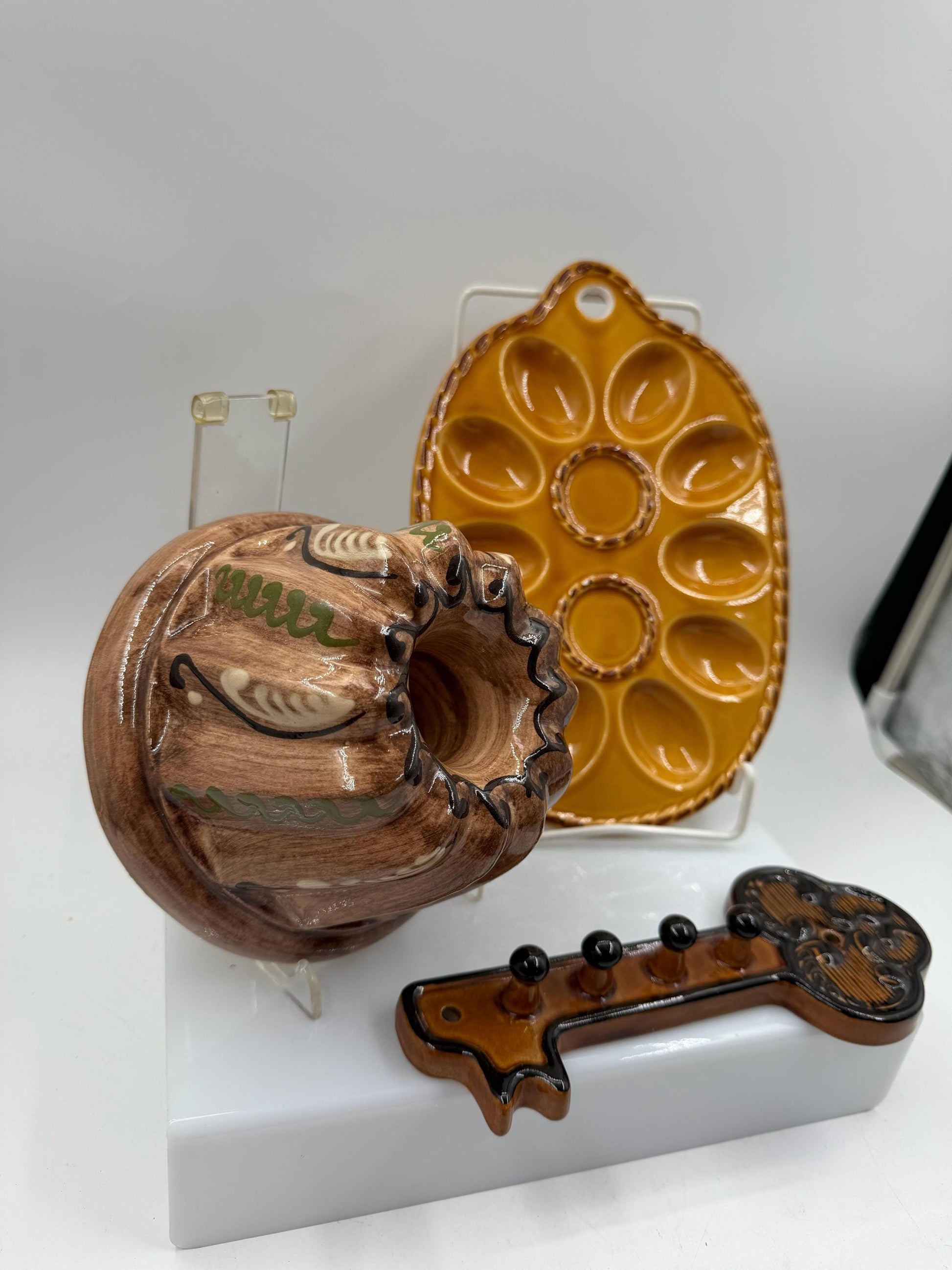 Vintage Keramik 3er Set Eierplatte Gugelhupfform Schlüsselbrett im Landhausstil